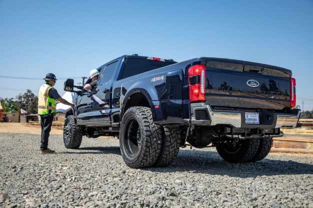 Picture of ICON 2023 Ford F250/F350 4WD, 2.5" Lift, Stage 5 Suspension System with Radius Arms