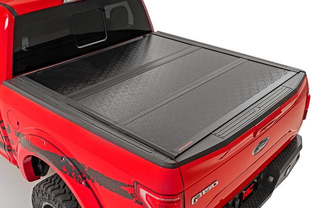 Picture of Hard Low Profile Bed Cover 6.5 Foot Bed 19-22 Chevy/GMC 1500 Rough Country